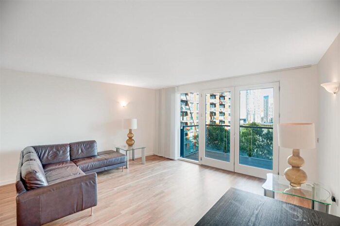 2 Bedroom Apartment To Rent In New Providence Wharf, Blackwall, E14