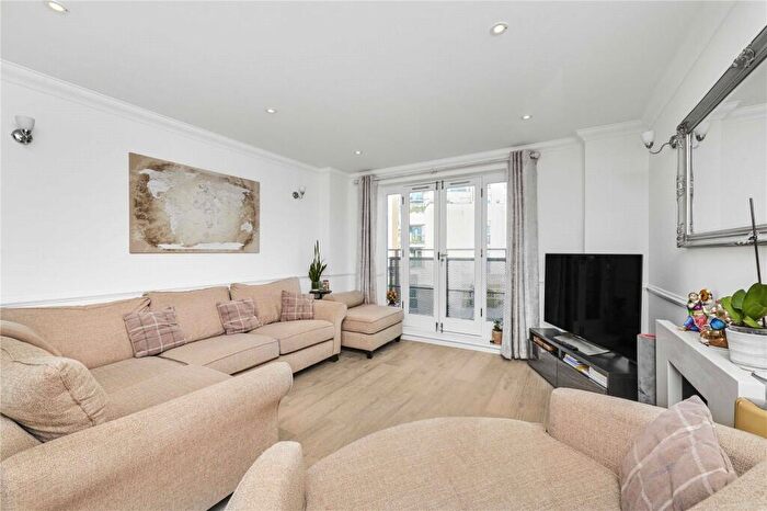 2 Bedroom Flat To Rent In Cotton Row, London, SW11