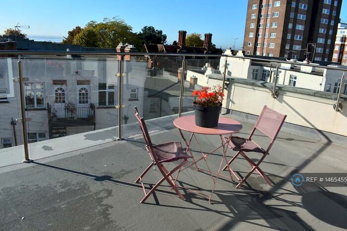 2 Bedroom Flat To Rent In Rectory Grove, Leigh-On-Sea, SS9