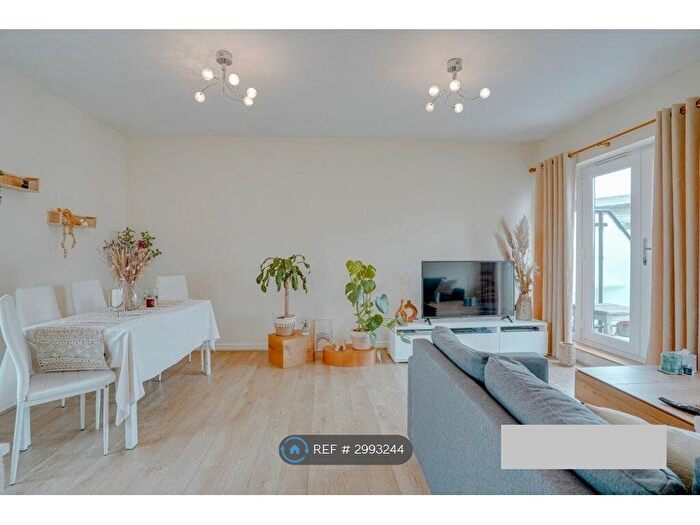 2 Bedroom Flat To Rent In Chieftain Way, Cambridge, CB4