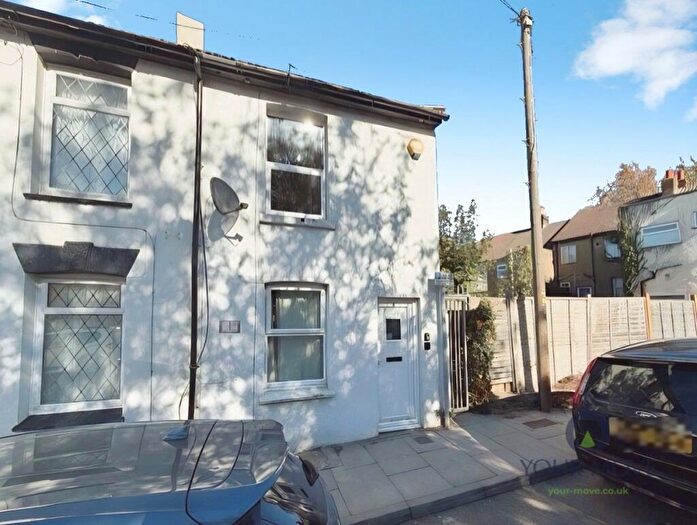 2 Bedroom End Of Terrace House To Rent In Saunders Street, Gillingham, Kent, ME7