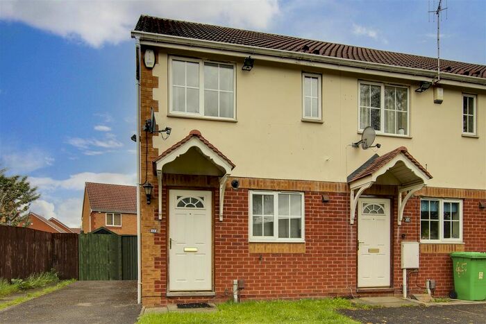 2 Bedroom Town House To Rent In Bullfinch Road, Basford, Nottinghamshire, NG6