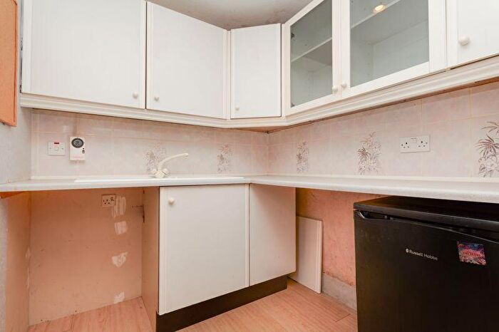 1 Bedroom Flat For Sale In Springhill Gardens, Shawlands, G41