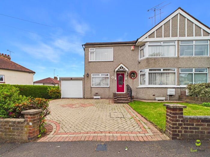 4 Bedroom End Of Terrace House For Sale In Midfield Avenue, Bexleyheath, DA7