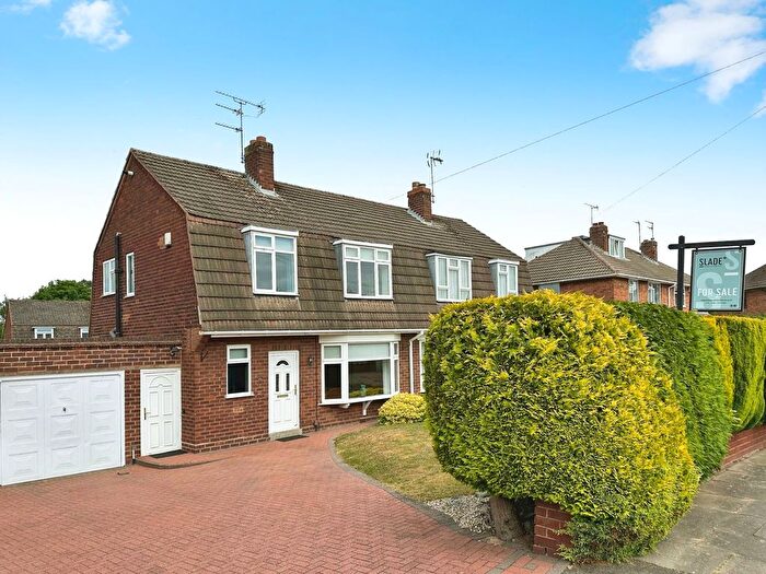 3 Bedroom Semi-Detached House For Sale In Lingfield Avenue, Fordhouses, Wolverhampton, WV10