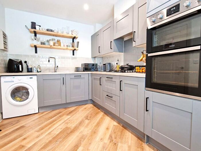 3 Bedroom Terraced House For Sale In Clifton Close, Bicester, OX26
