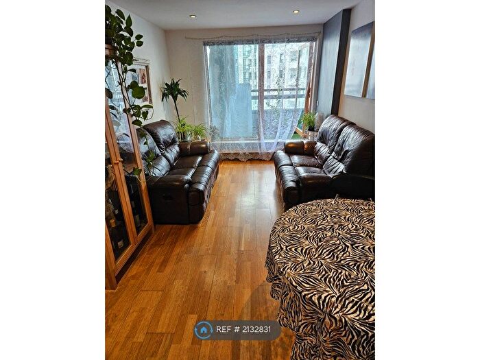 2 Bedroom Flat To Rent In The Gateway West, Leeds, LS9