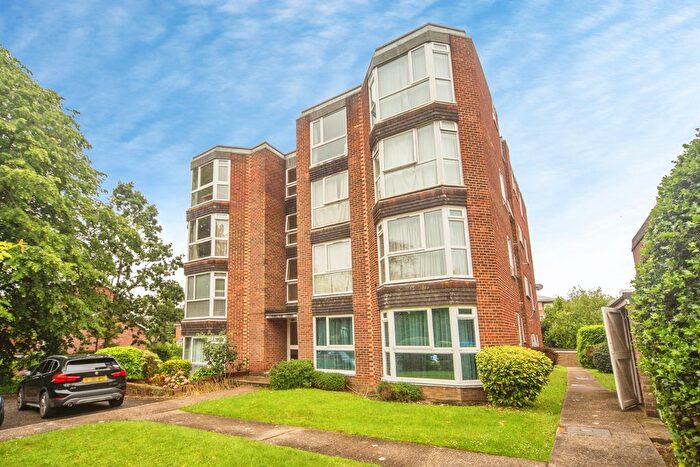 2 Bedroom Flat For Sale In Winn Road, Southampton, Hampshire, SO17