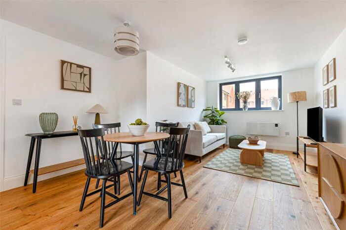1 Bedroom Maisonette For Sale In London Road, Hindhead, GU26