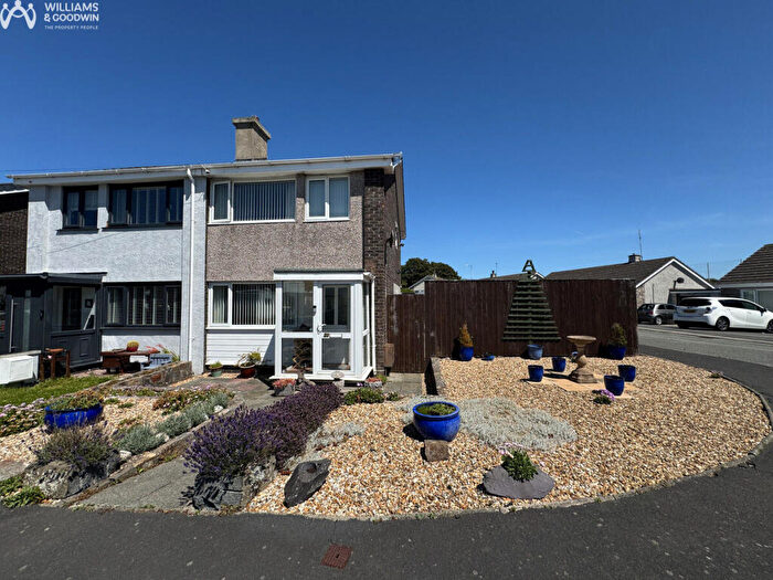 3 Bedroom Semi-Detached House For Sale In Garreglwyd Park, Holyhead, LL65