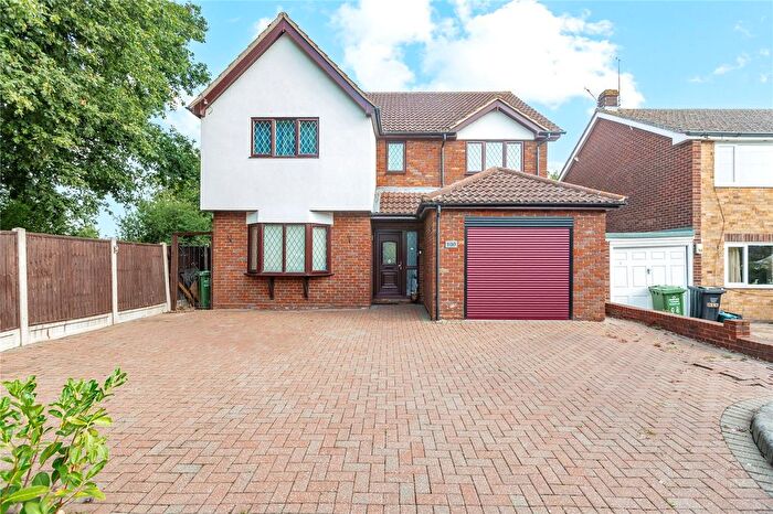 4 Bedroom Detached House For Sale In Grange Avenue, Wickford, Essex, SS12