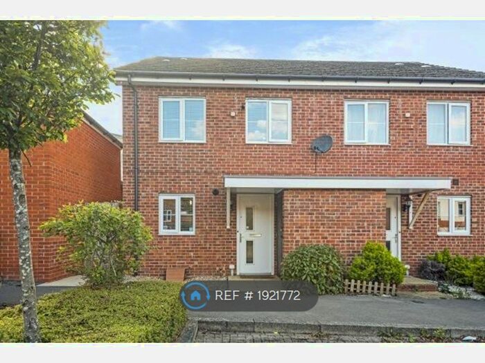 3 Bedroom End Of Terrace House To Rent In Battle Square, Reading, RG30