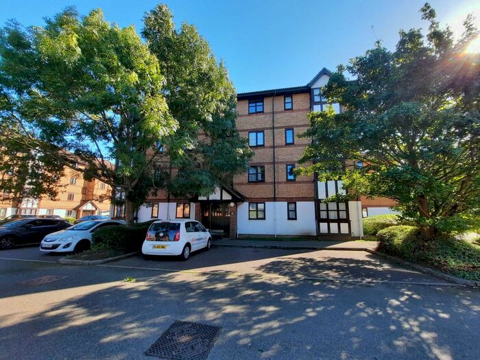 2 Bedroom Flat To Rent In Frobisher Road, Erith, DA8