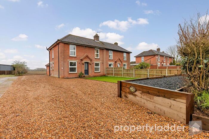 3 Bedroom Semi-Detached House For Sale In Coltishall Road, Buxton, NR10