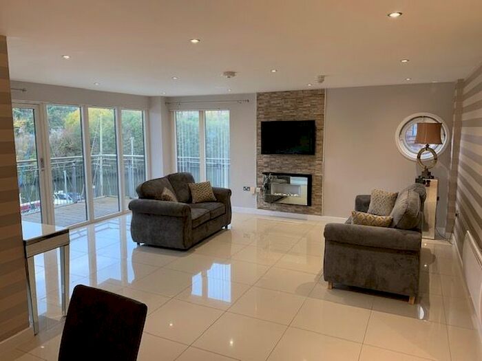 3 Bedroom Flat To Rent In Victoria Wharf, Watkiss Way, Cardiff, CF11