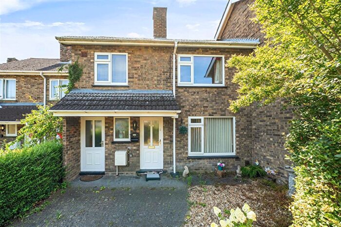 3 Bedroom Terraced House For Sale In Queens Drive, Bedford, MK41
