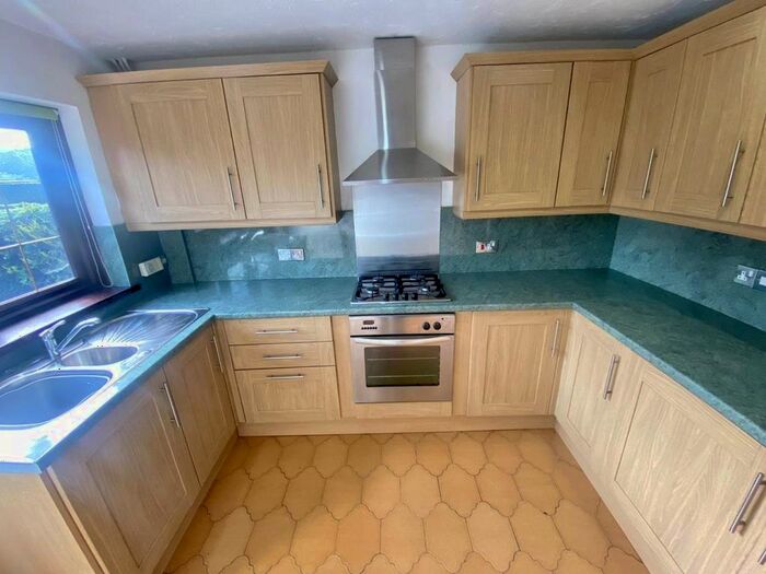 3 Bedroom Property To Rent In Gelli Aur, Treboeth, Swansea, SA5