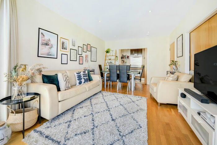 3 Bedroom Flat To Rent In Juniper Drive, London, SW18