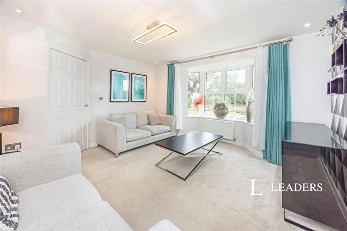 3 Bedroom Detached House To Rent In Westvale Road, Horley, Surrey, RH6