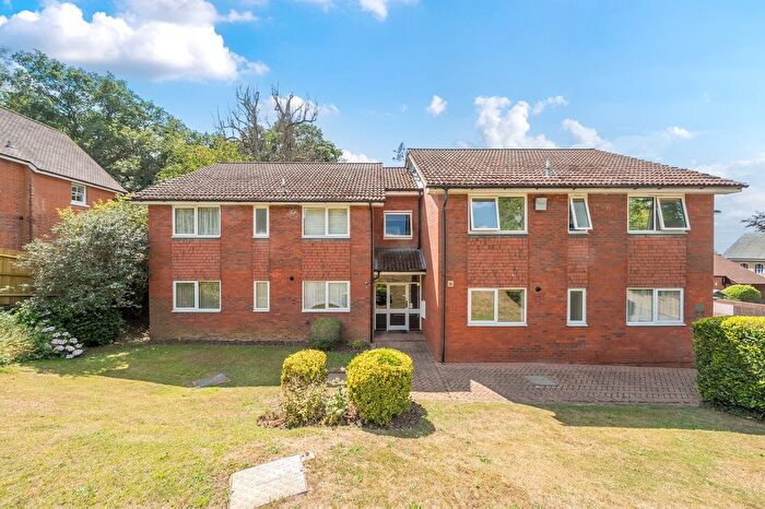 2 Bedroom Flat For Sale In Kings Court, The Avenue, Tadworth, Surrey., KT20