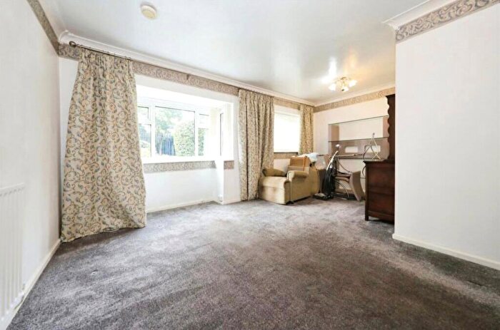 2 Bedroom Flat For Sale In Chaddesley Gardens, Kidderminster, Worcestershire, DY10