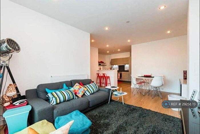 2 Bedroom Flat To Rent In Iona Tower, London, E14
