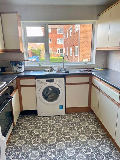 2 Bedroom Flat To Rent In Blandford Road, BH15