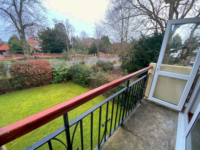 2 Bedroom Flat To Rent In Guys Cliffe Avenue, Leamington Spa, CV32