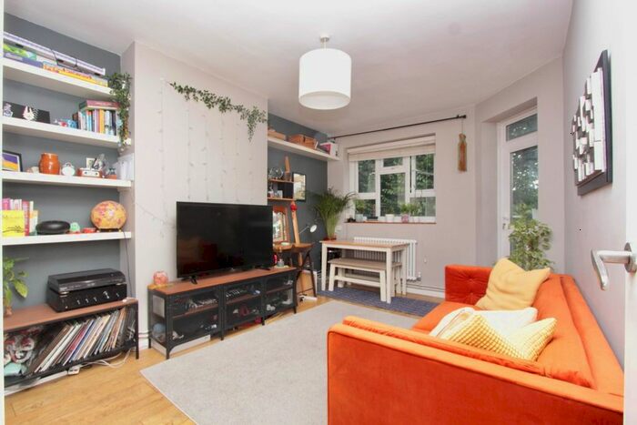1 Bedroom Flat To Rent In Defoe Road, Stoke Newington, London, N16