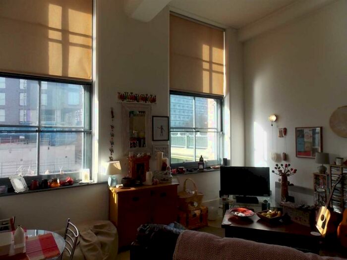 1 Bedroom Apartment To Rent In Admin Building, New Bridge Street, Manchester, M3