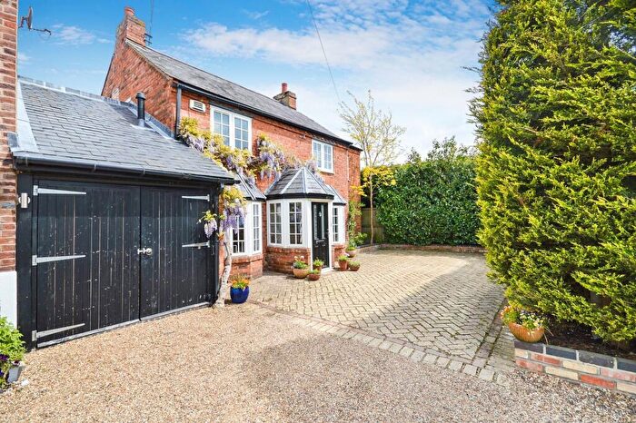 4 Bedroom Link Detached House For Sale In Brook Street, Aston Clinton, HP22
