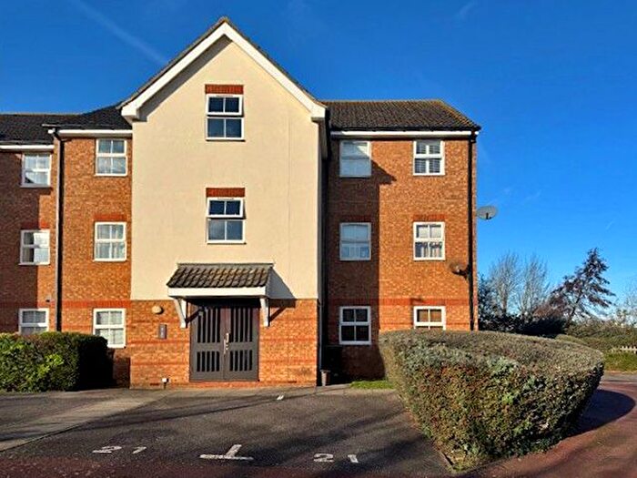 2 Bedroom Flat For Sale In Honeysuckle Close, Biggleswade, SG18