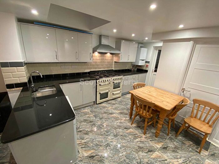 5 Bedroom Terraced House To Rent In Donnington Gardens, Reading, RG1