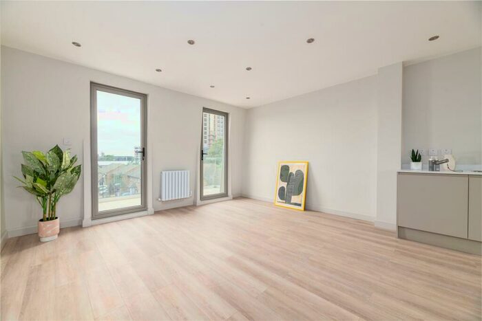 3 Bedroom Apartment To Rent In Penthouse Apartment, The Plaiz, Plaistow, E13