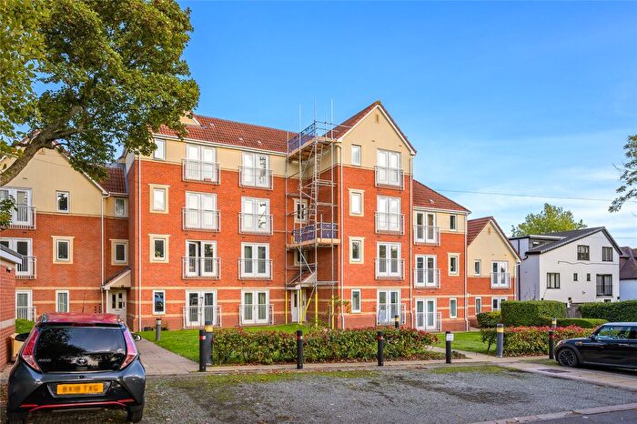 2 Bedroom Flat For Sale In Rosemary Avenue, Goldthorn Hill, Wolverhampton, West Midlands, WV4