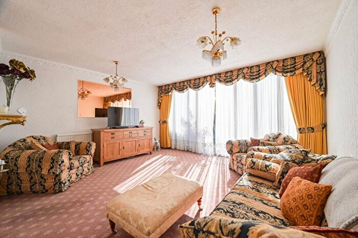 4 Bedroom Terraced House For Sale In Swedenborg Gardens, Shadwell, London, E1