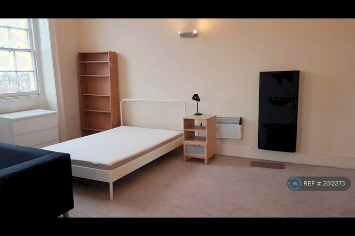 Studio To Rent In North Road, London, N7