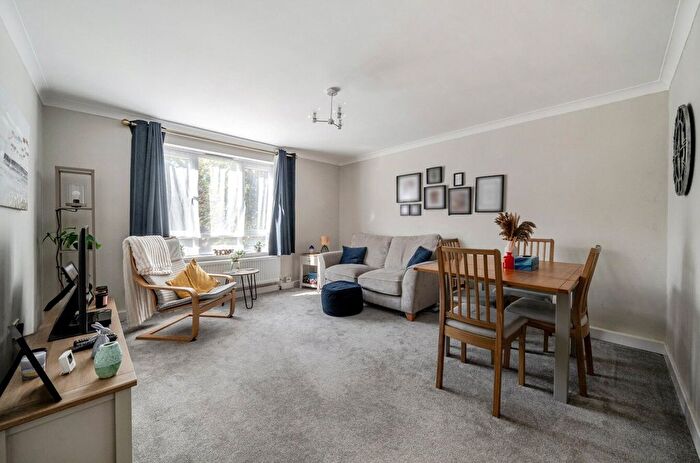1 Bedroom Flat For Sale In Guildford, Surrey, GU1