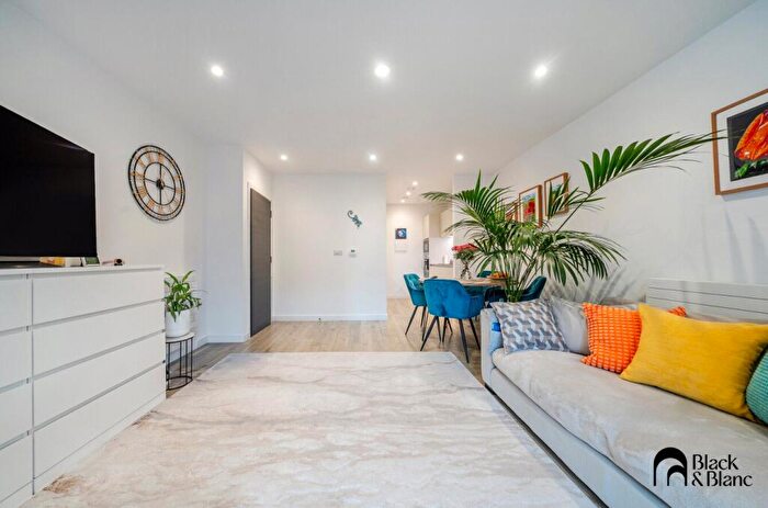 1 Bedroom Apartment For Sale In Station Approach, Lower Sydenham, Bromley, London, SE26