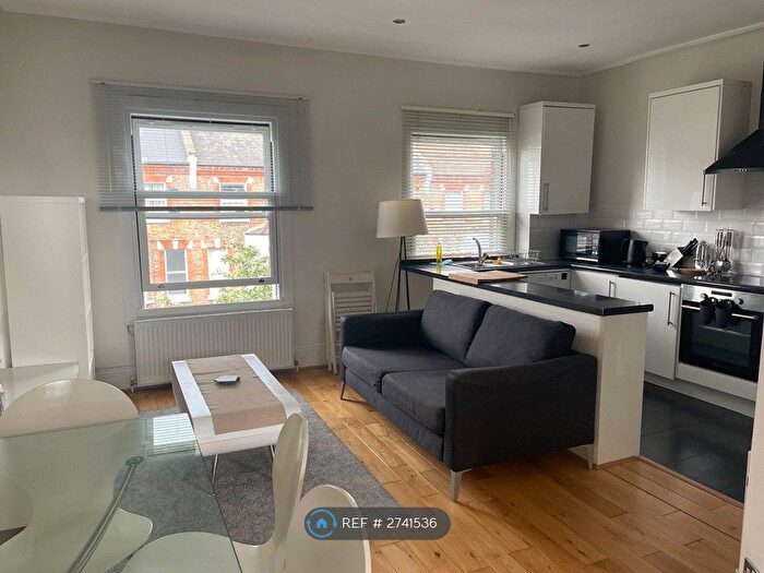 2 Bedroom Flat To Rent In Queens Park, Queens Park, W9