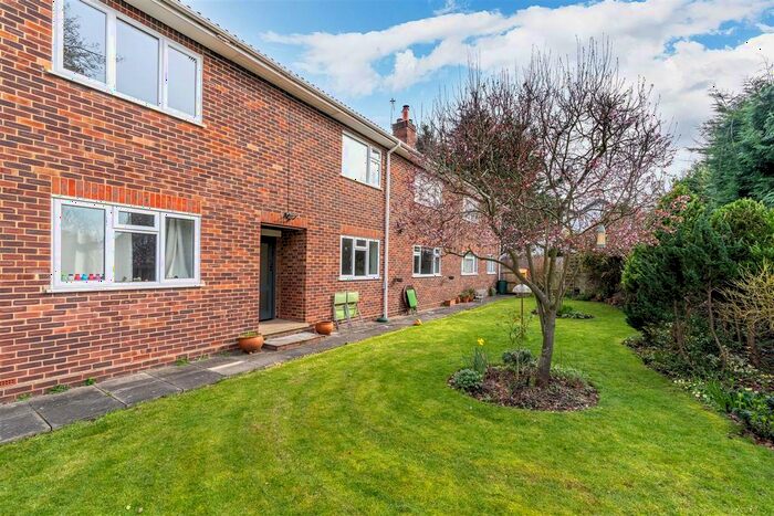 2 Bedroom Flat To Rent In Lime Tree Court, Burtons Road, Hampton Hill, TW12