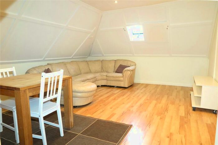 2 Bedroom Detached House To Rent In Firgrove Hill, Farnham, GU9