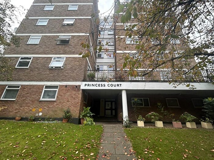 2 Bedroom Flat To Rent In Bromley Hill, Bromley, BR1