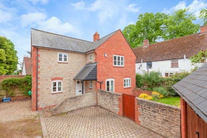 4 Bedroom Detached House To Rent In Priory Lane, Bicester, OX26