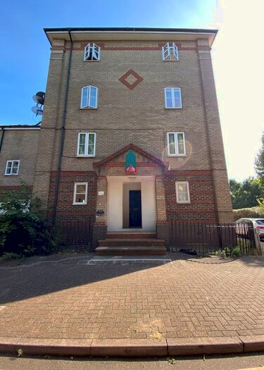2 Bedroom Flat To Rent In Viscount Drive, London, E6