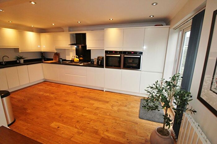 4 Bedroom Detached House For Sale In Old School Lane, Keadby, Scunthorpe, DN17