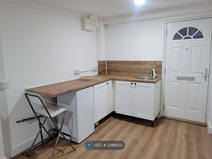 Studio To Rent In Hayes - Gb, Hayes, UB4