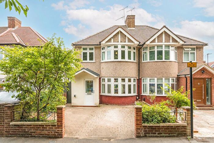 3 Bedroom Semi-Detached House For Sale In London Road, Isleworth, TW7