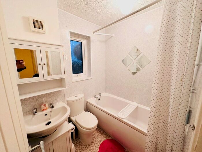 2 Bedroom End Of Terrace House To Rent In Ffynnon Wen, Clydach, Swansea, SA6