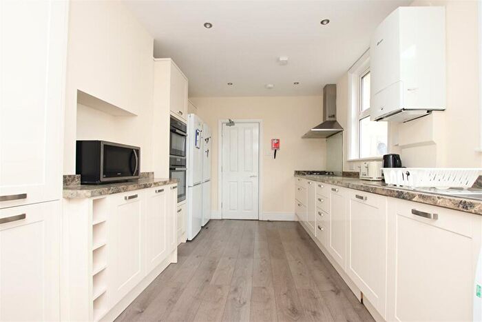 6 Bedroom House To Rent In Newbridge Road, Bath, BA1